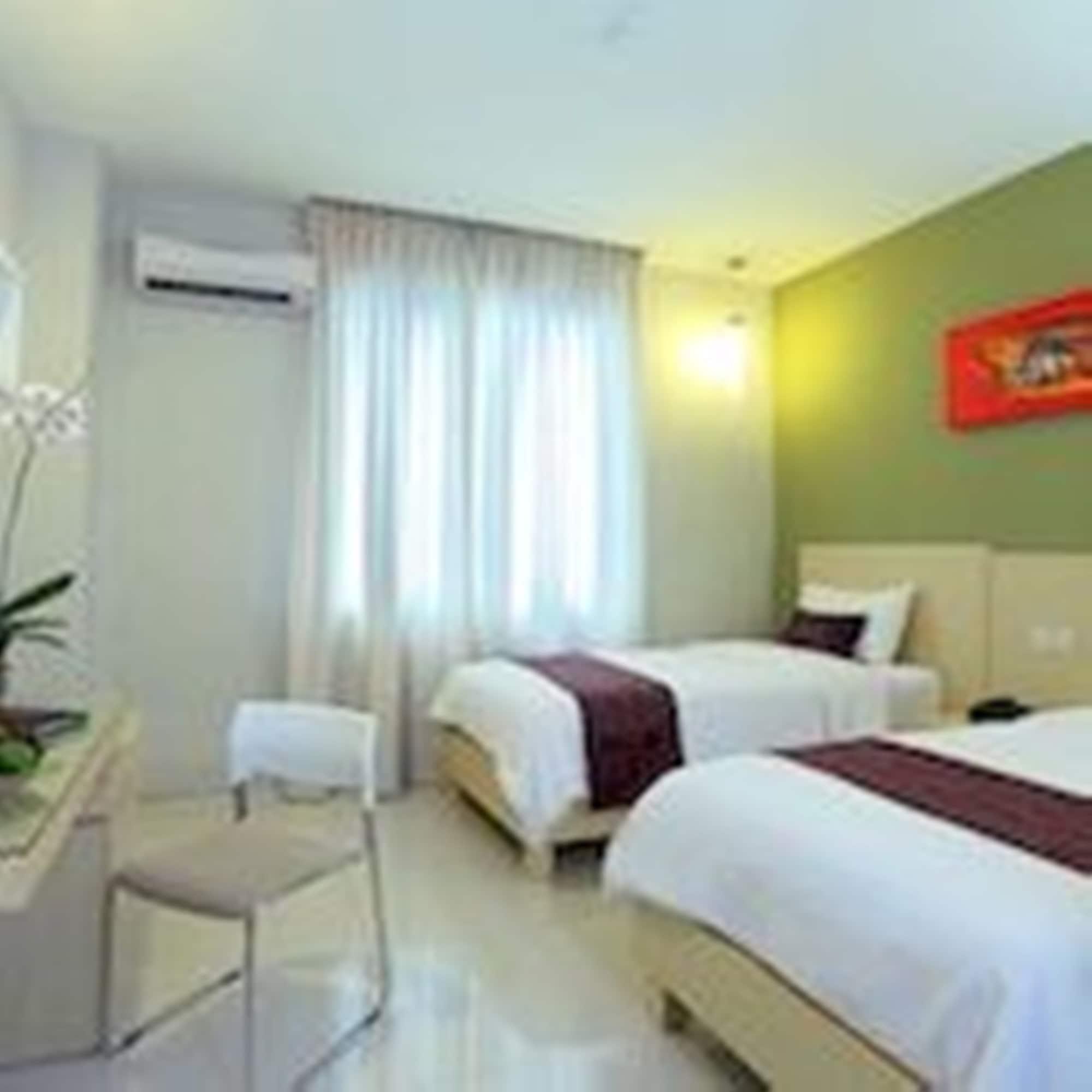 Lombok Plaza Hotel&Convention Mataram Esterno foto