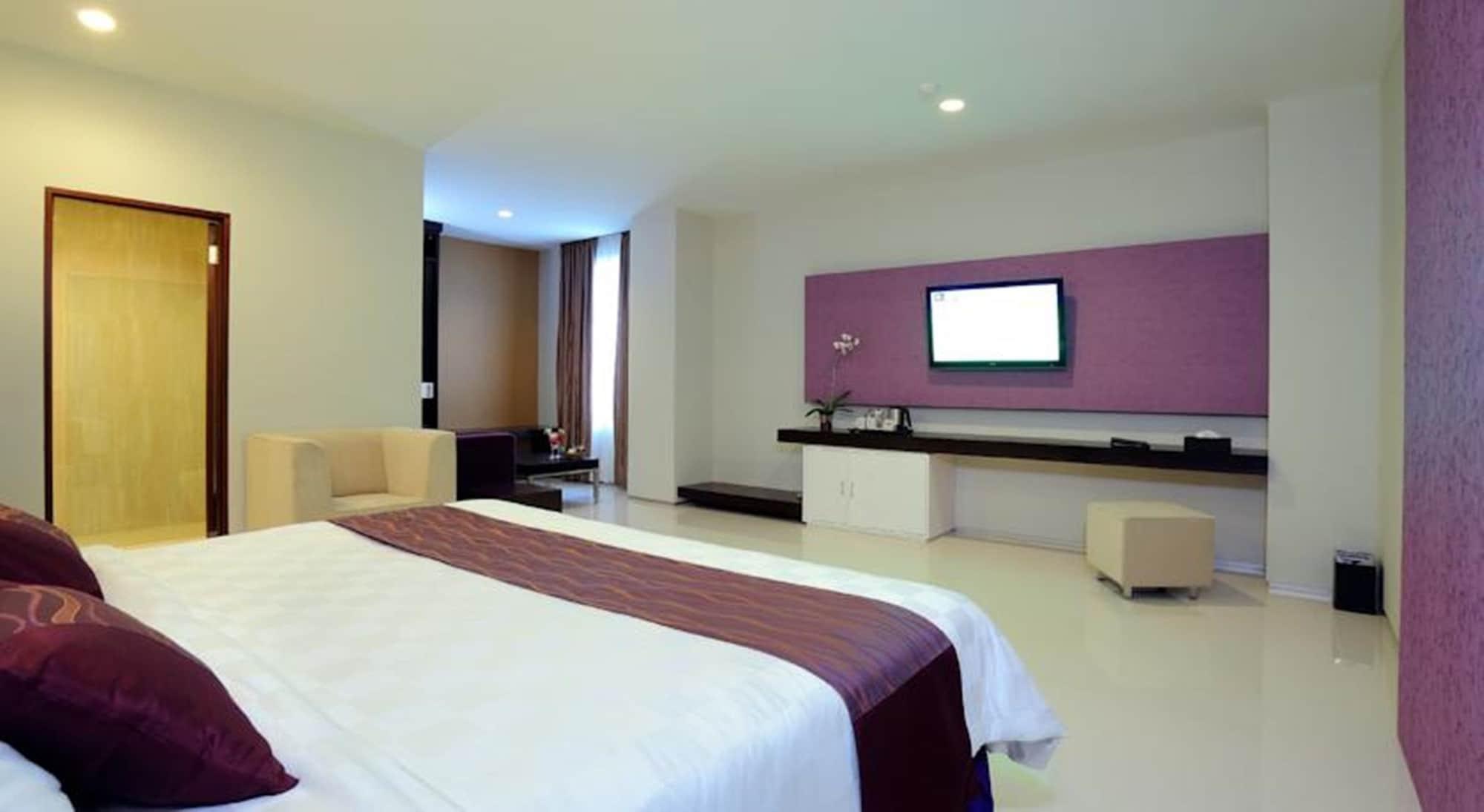 Lombok Plaza Hotel&Convention Mataram Esterno foto