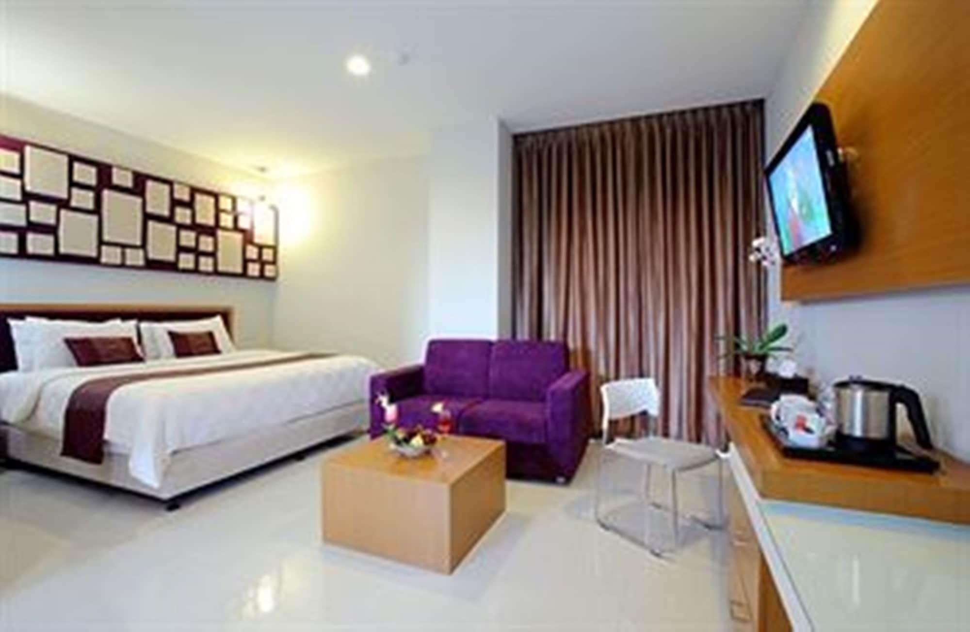 Lombok Plaza Hotel&Convention Mataram Esterno foto