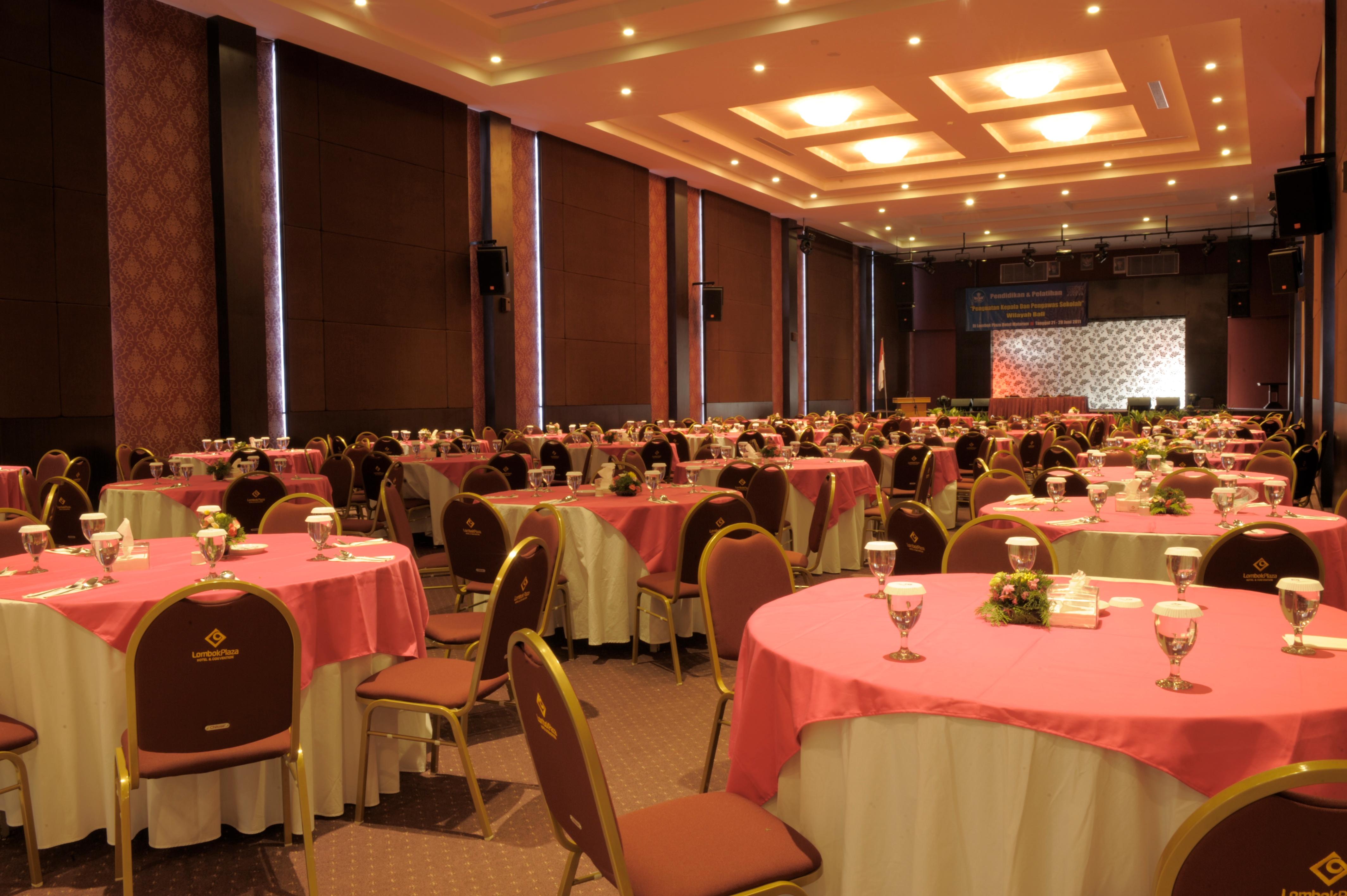 Lombok Plaza Hotel&Convention Mataram Esterno foto