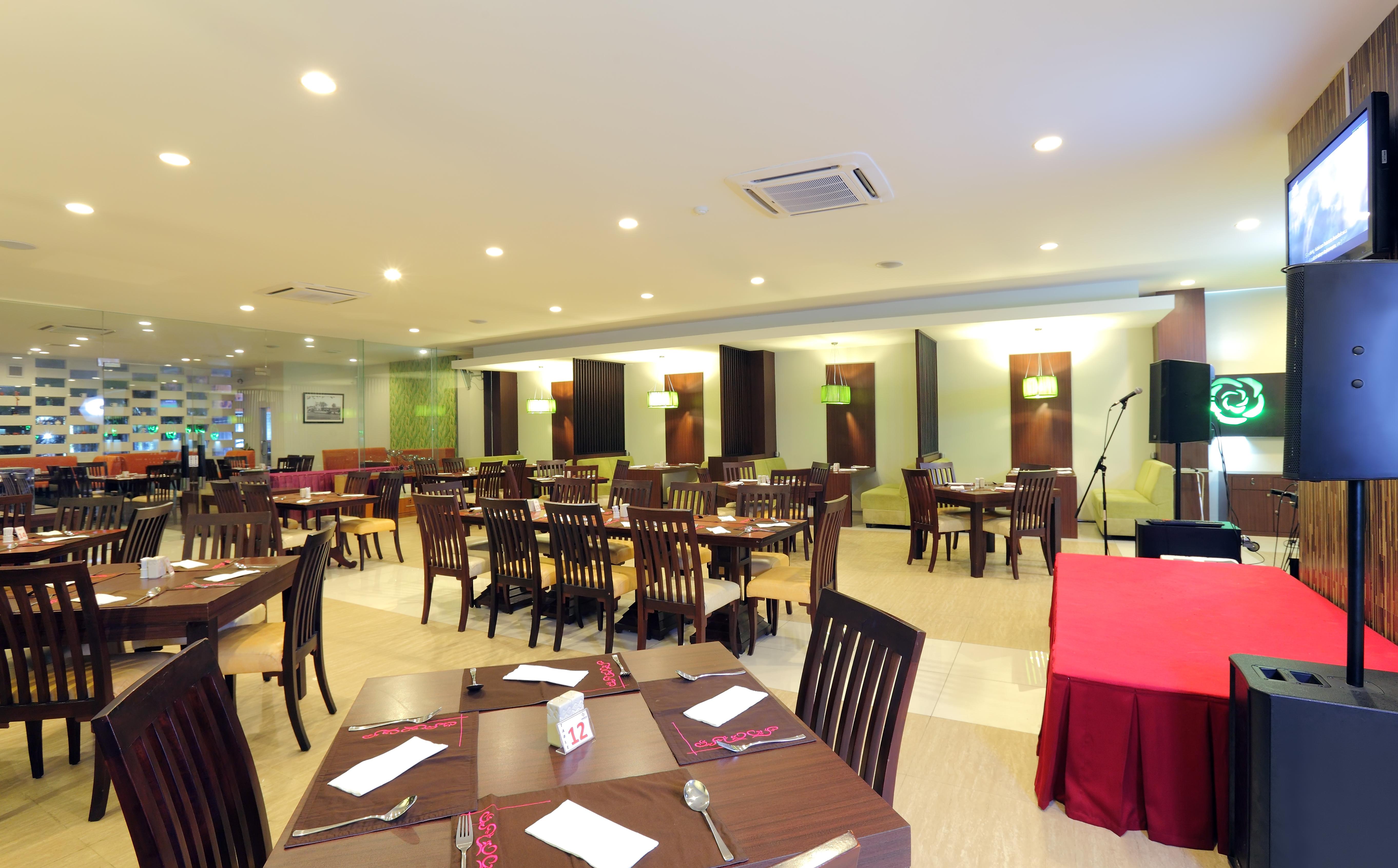 Lombok Plaza Hotel&Convention Mataram Esterno foto