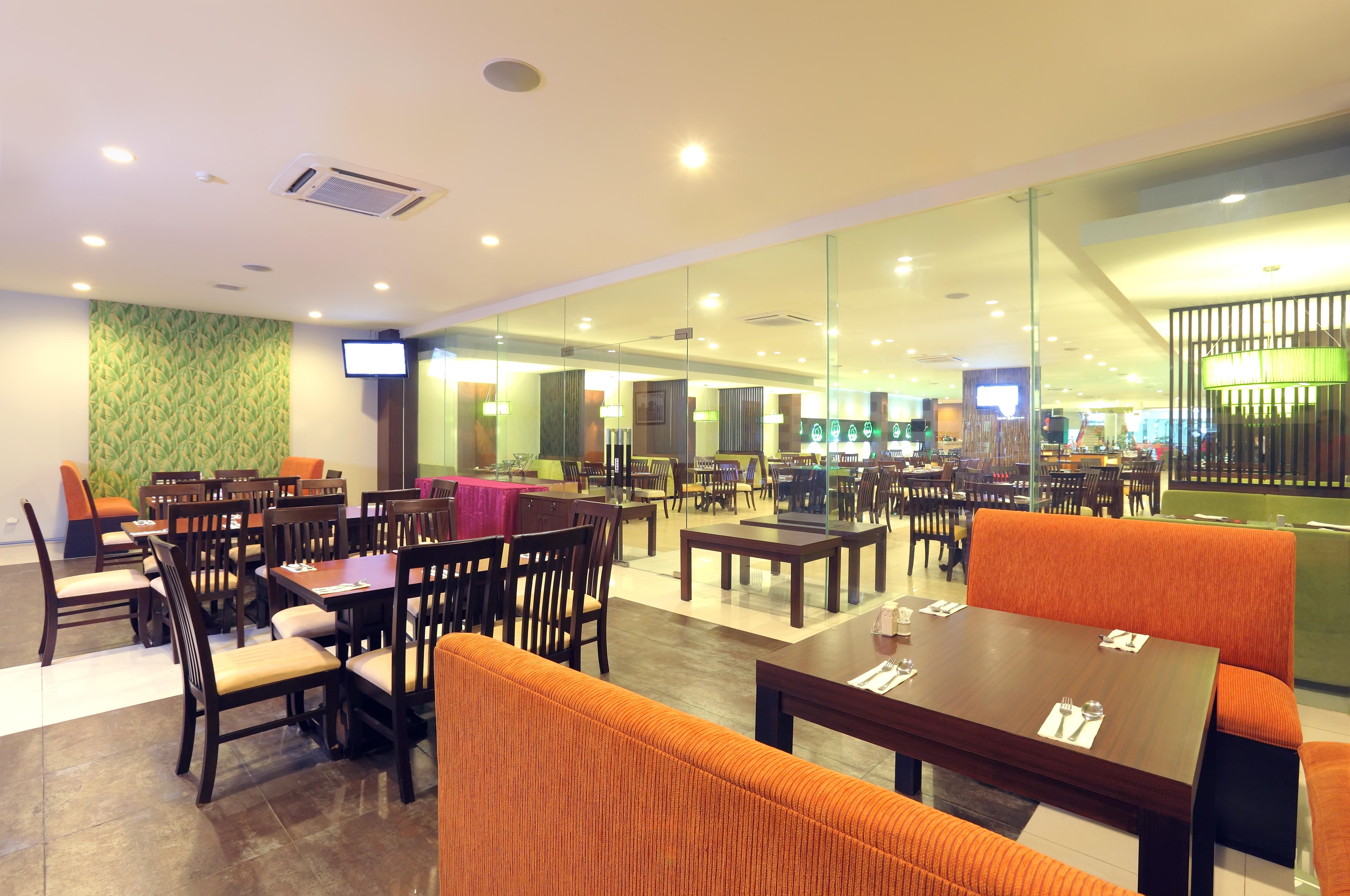 Lombok Plaza Hotel&Convention Mataram Esterno foto