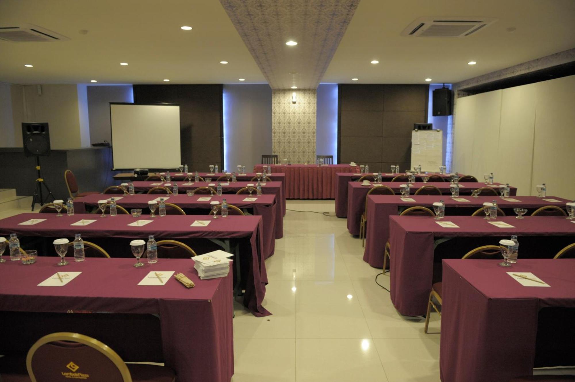 Lombok Plaza Hotel&Convention Mataram Esterno foto