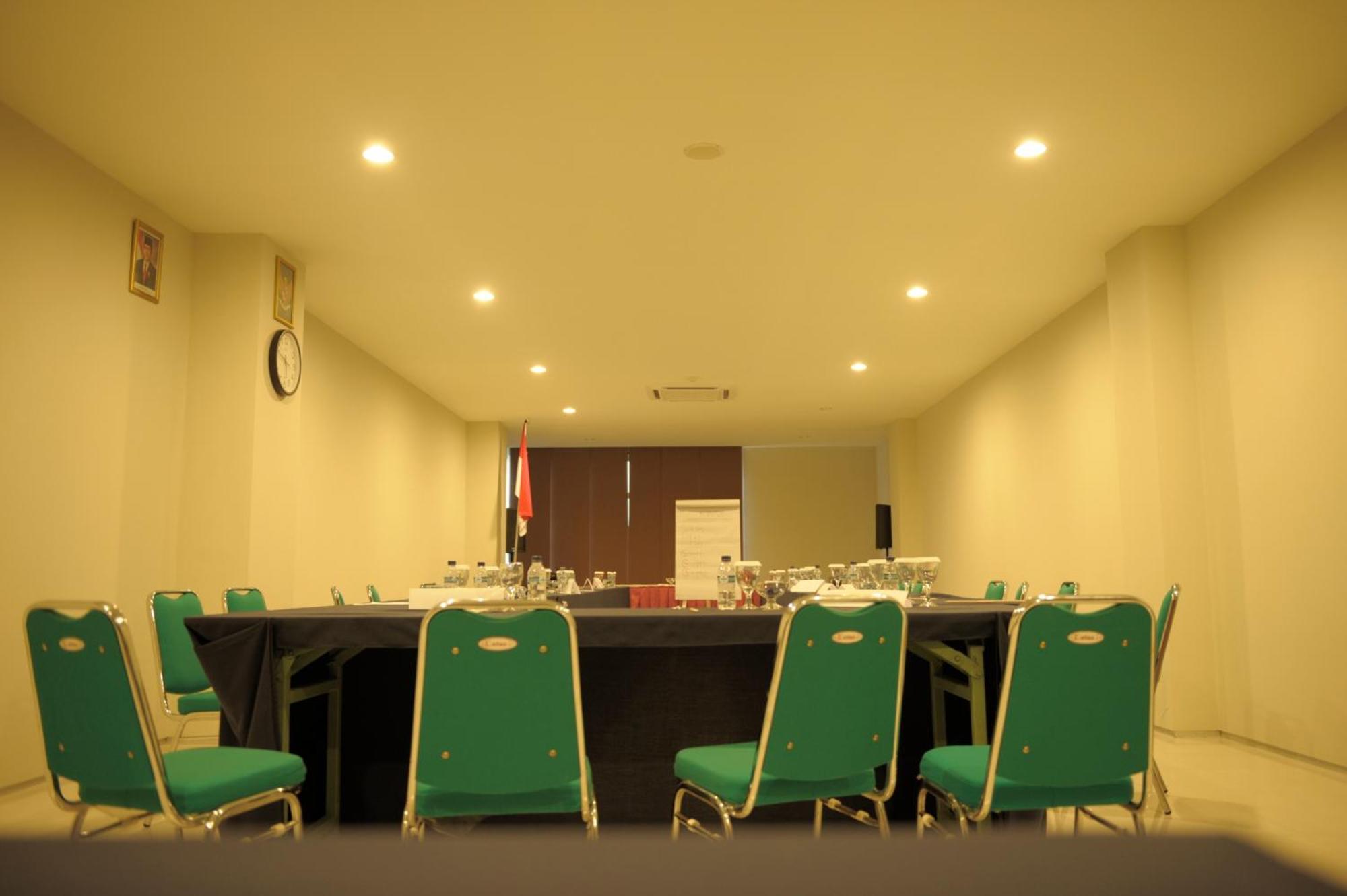 Lombok Plaza Hotel&Convention Mataram Esterno foto