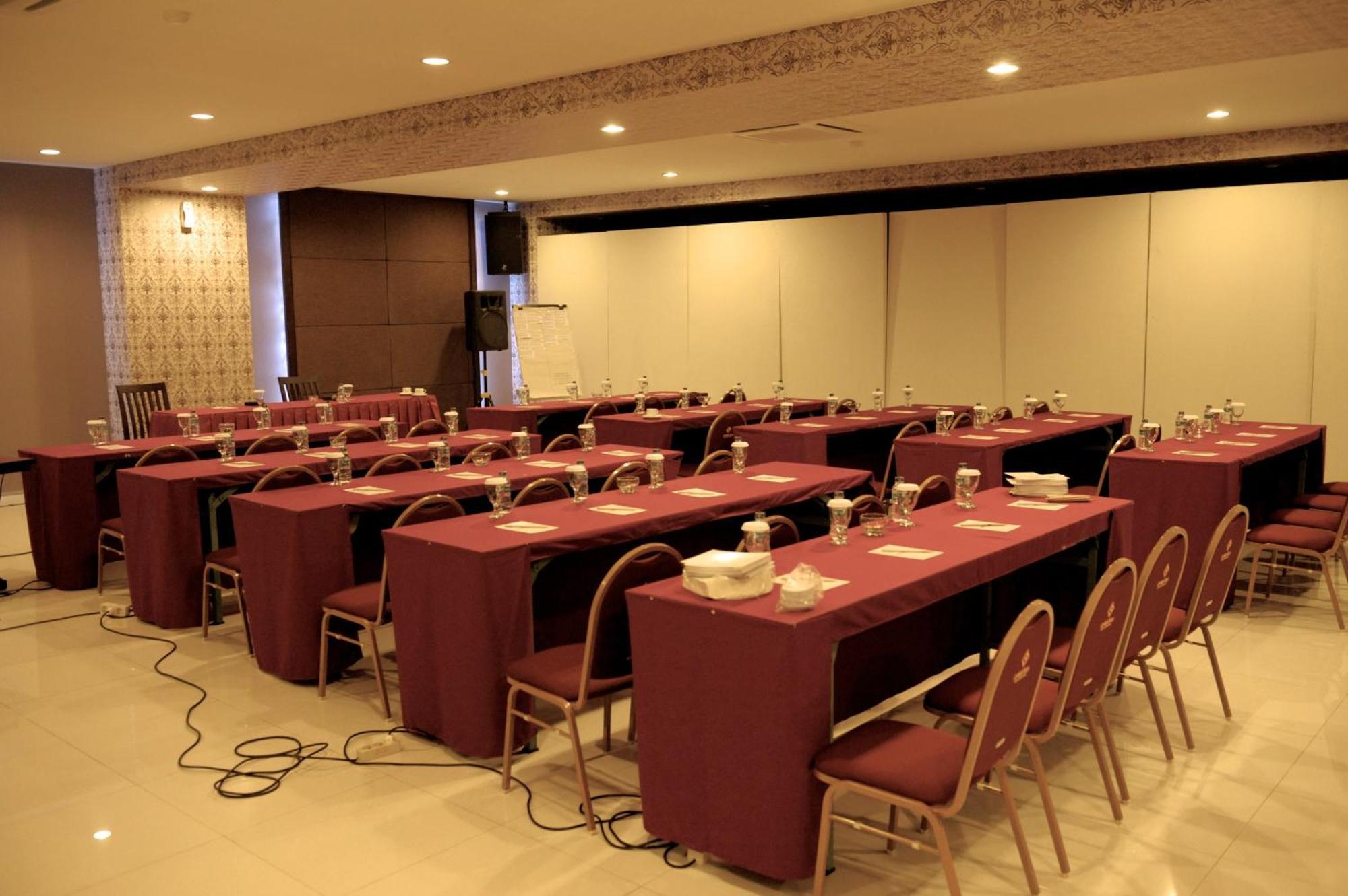 Lombok Plaza Hotel&Convention Mataram Esterno foto