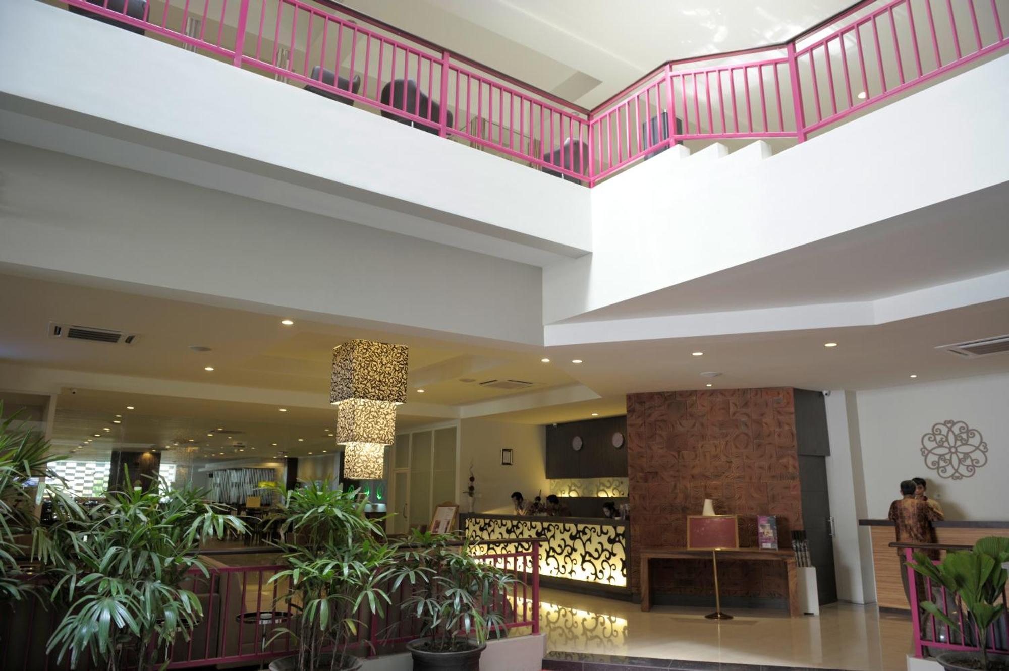 Lombok Plaza Hotel&Convention Mataram Esterno foto