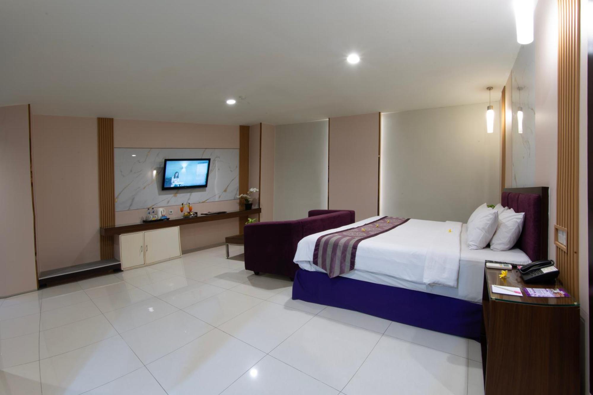 Lombok Plaza Hotel&Convention Mataram Esterno foto
