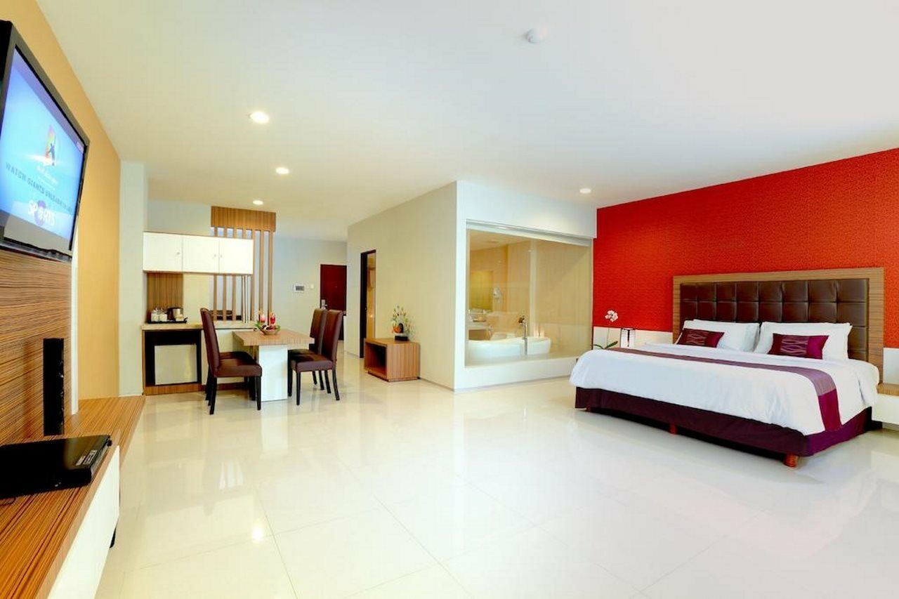 Lombok Plaza Hotel&Convention Mataram Esterno foto